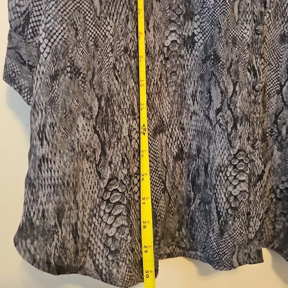 Torrid Georgette Snake Animal Print Button-Down Blouse 3/4 Roll Sleeve Sz 4 - Picture 11 of 11